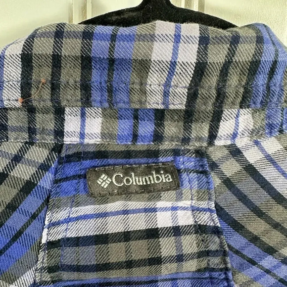 Columbia Purple Button up size medium - Picture 4 of 5